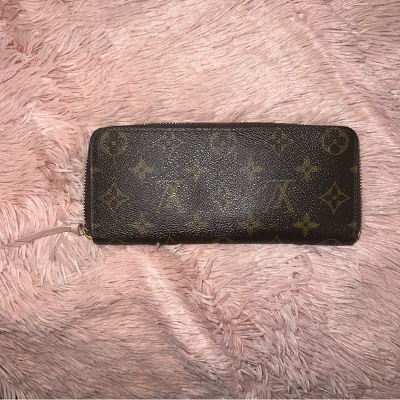 LOUIS VUITTON Clemence Wallet - Picture 2 of 14